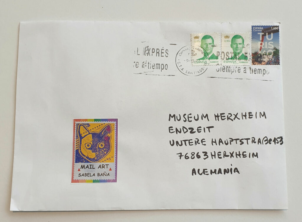 Mail Art - Umschlag. Von Sabela Baña aus Spanien. Teil der Ausstellung ENDZEIT.