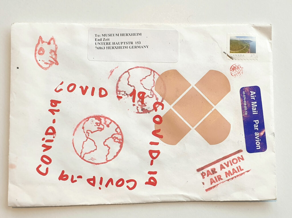 "If you're reading this I must be dead". Umschlag Mail Art von Toan Vinh La aus Canada.