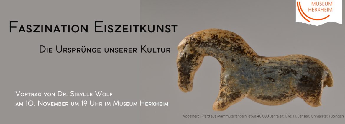 Foto: Vogelherd, Pferd aus Mammutelfenbein, etwa 40.000 Jahre al. Bild: H. Jensen, Universität Tübingen